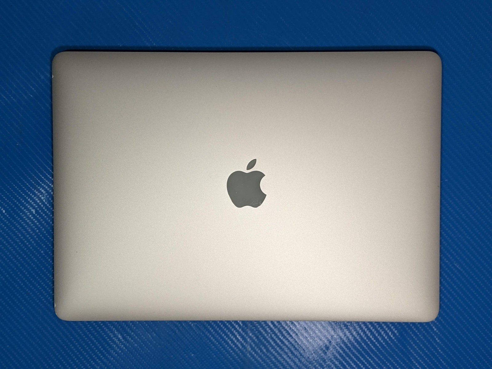 Apple MacBook Pro A2338 (2020) 13.3″ M1 3.2GHz 8GB 256GB MYDA2LL/A 100tt +PA