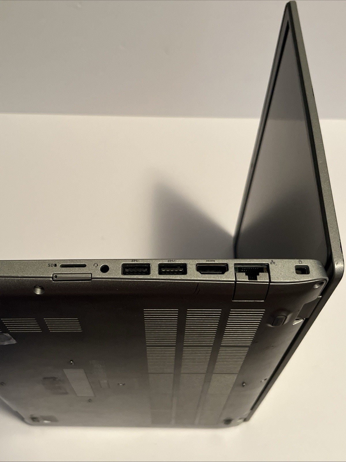Dell Latitude 5410 i7-10610U 1.80GHz 4/256GB Win11P UHD 14″ scratched cover #186