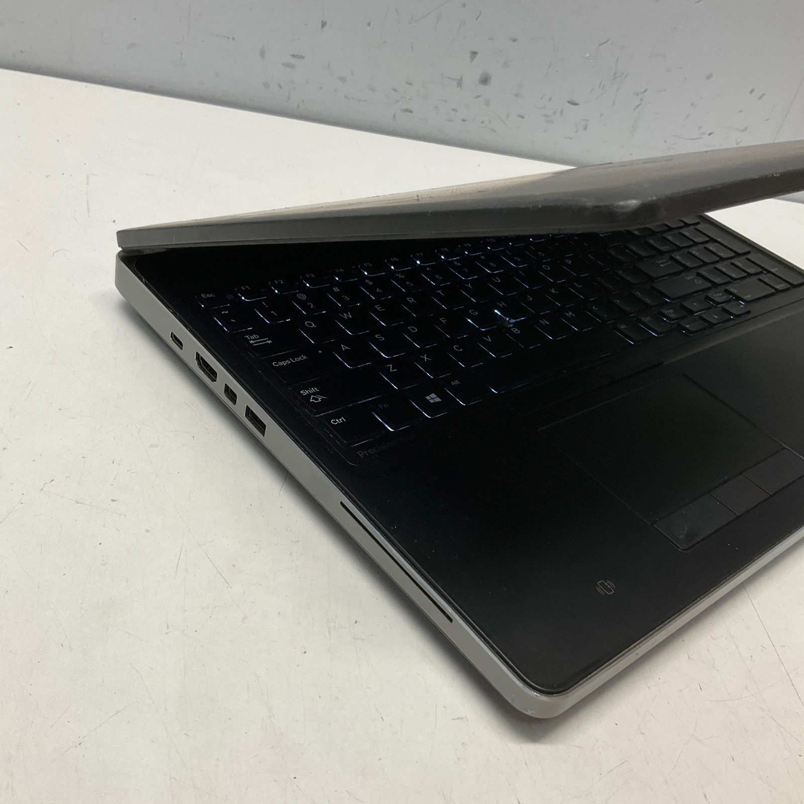 DELL PRECISION 7520 15″ FHD I7-6820HQ 128GB 16GB W10P Quadro M2200 Backlit
