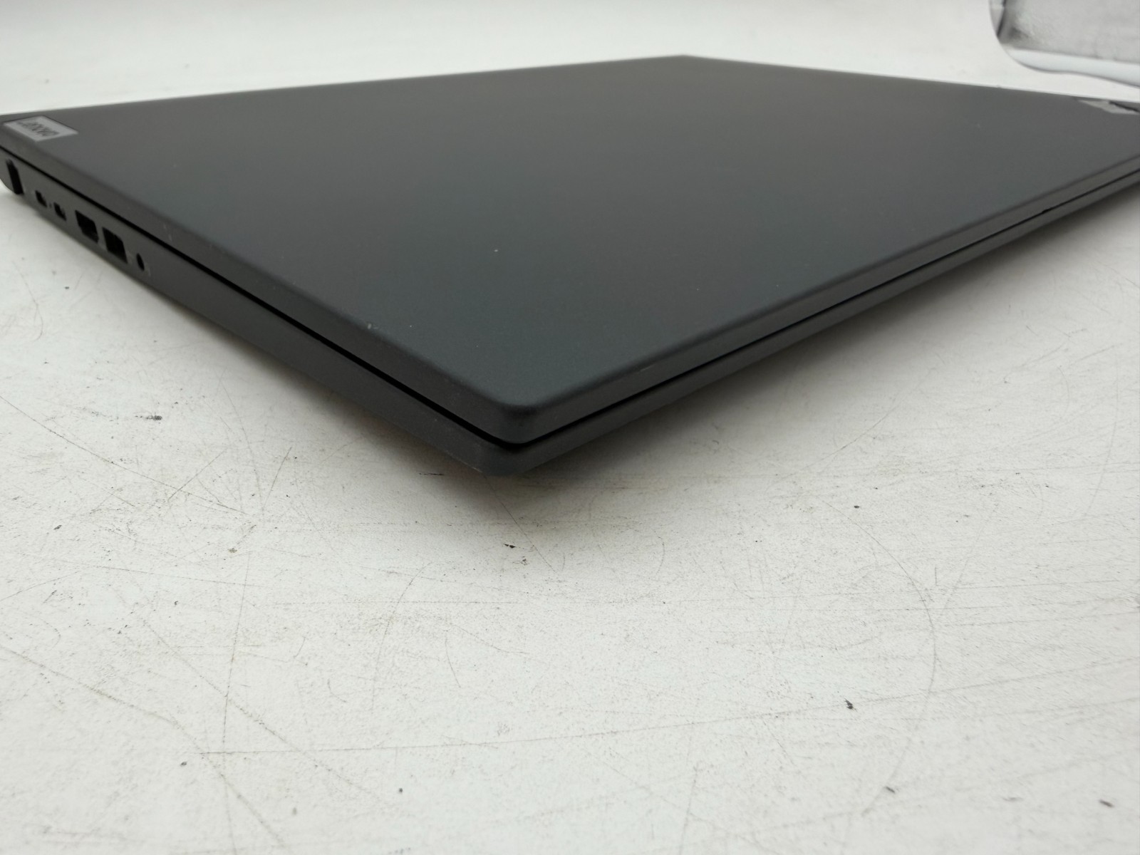 Lenovo ThinkPad P16s Gen 2 16″ 512 GB SSD 16 GB RAM Ryzen 5 Pro 7540U AMD 740M