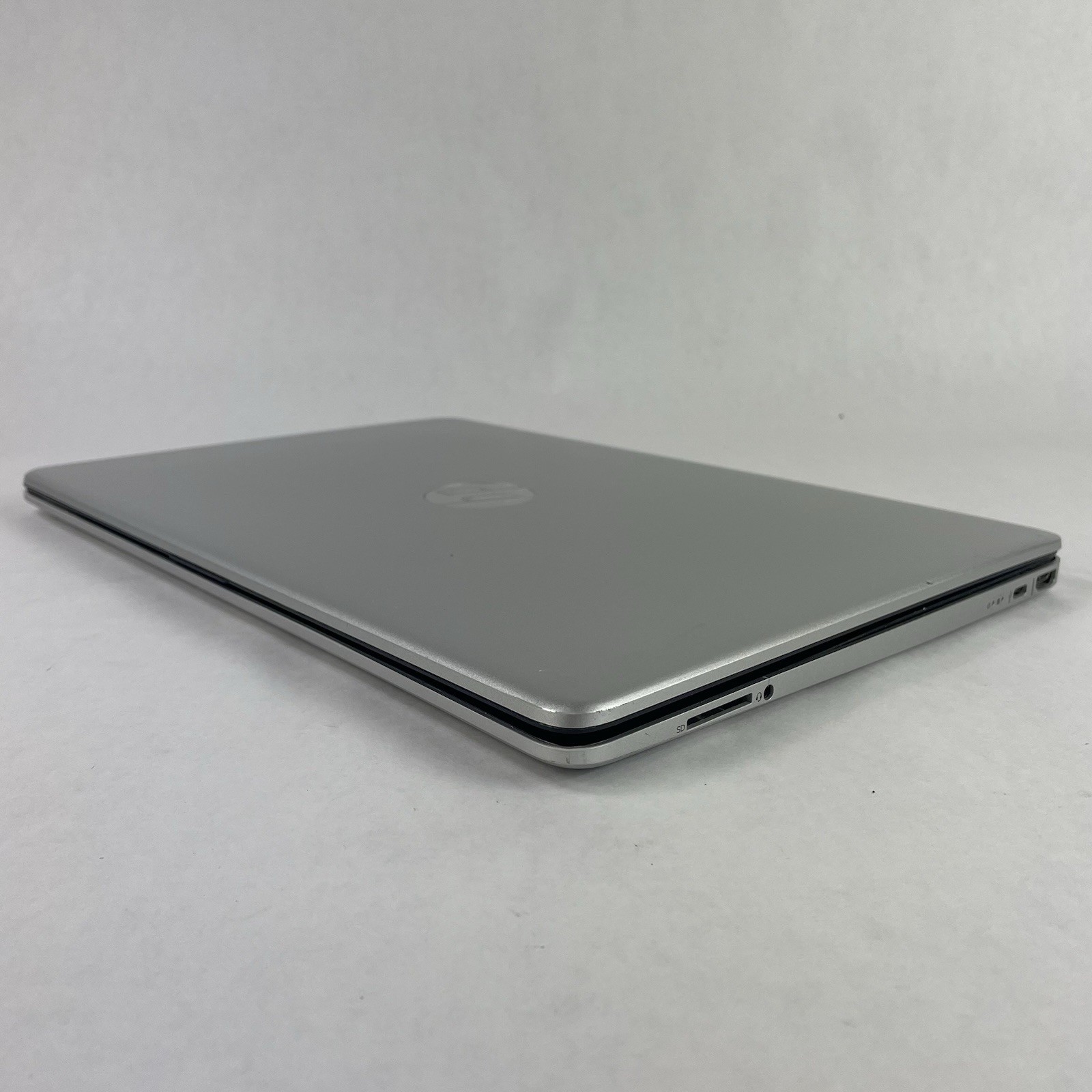 HP 15-dy1051WM 15.6″ i5-1035G1 1.00 GHz 8 GB RAM No SSD/OS/AC – Bad Bottom
