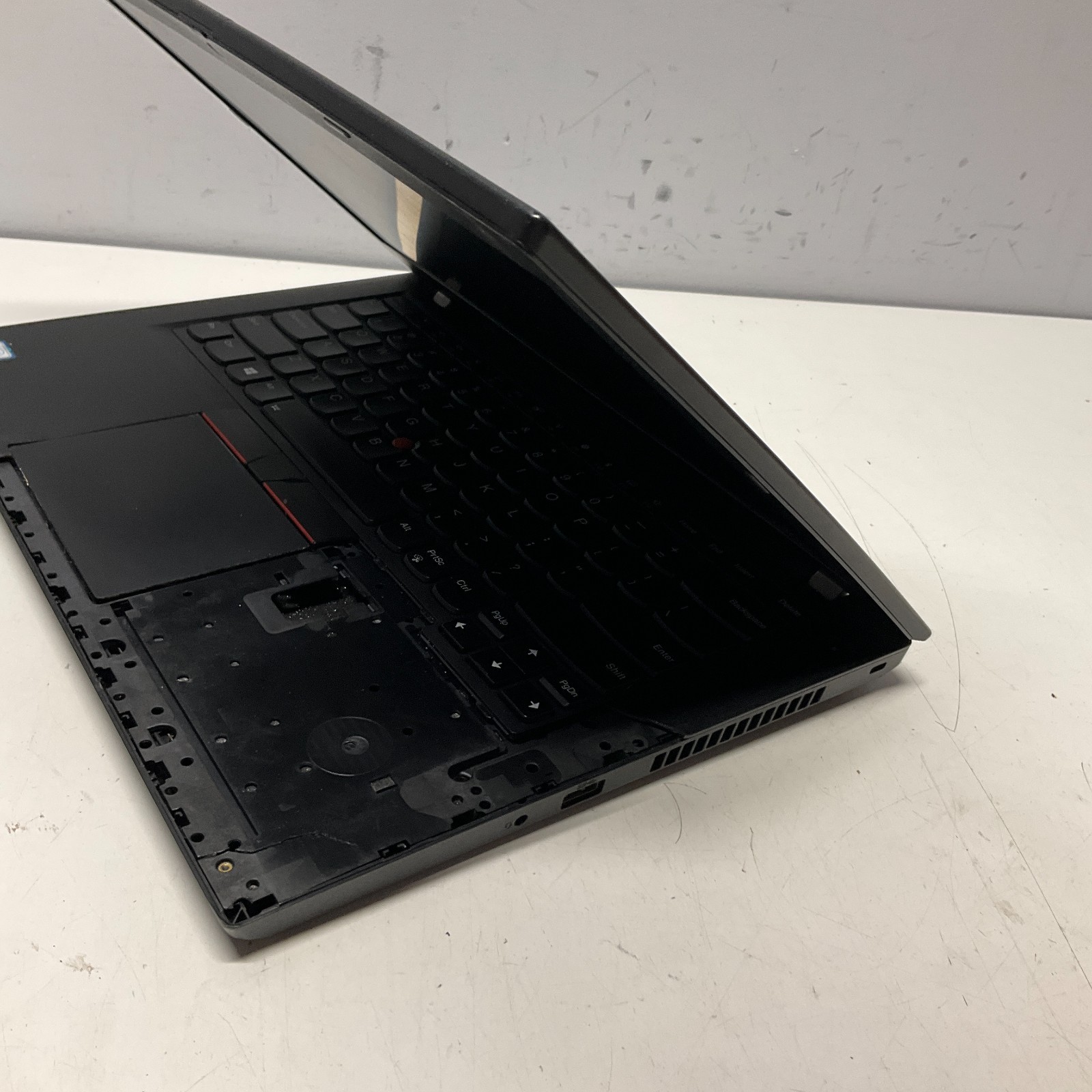 Lenovo ThinkPad L490 14″ Laptop Intel Core i5-8265U @ 1.60 GHz NO HDD NO OS READ