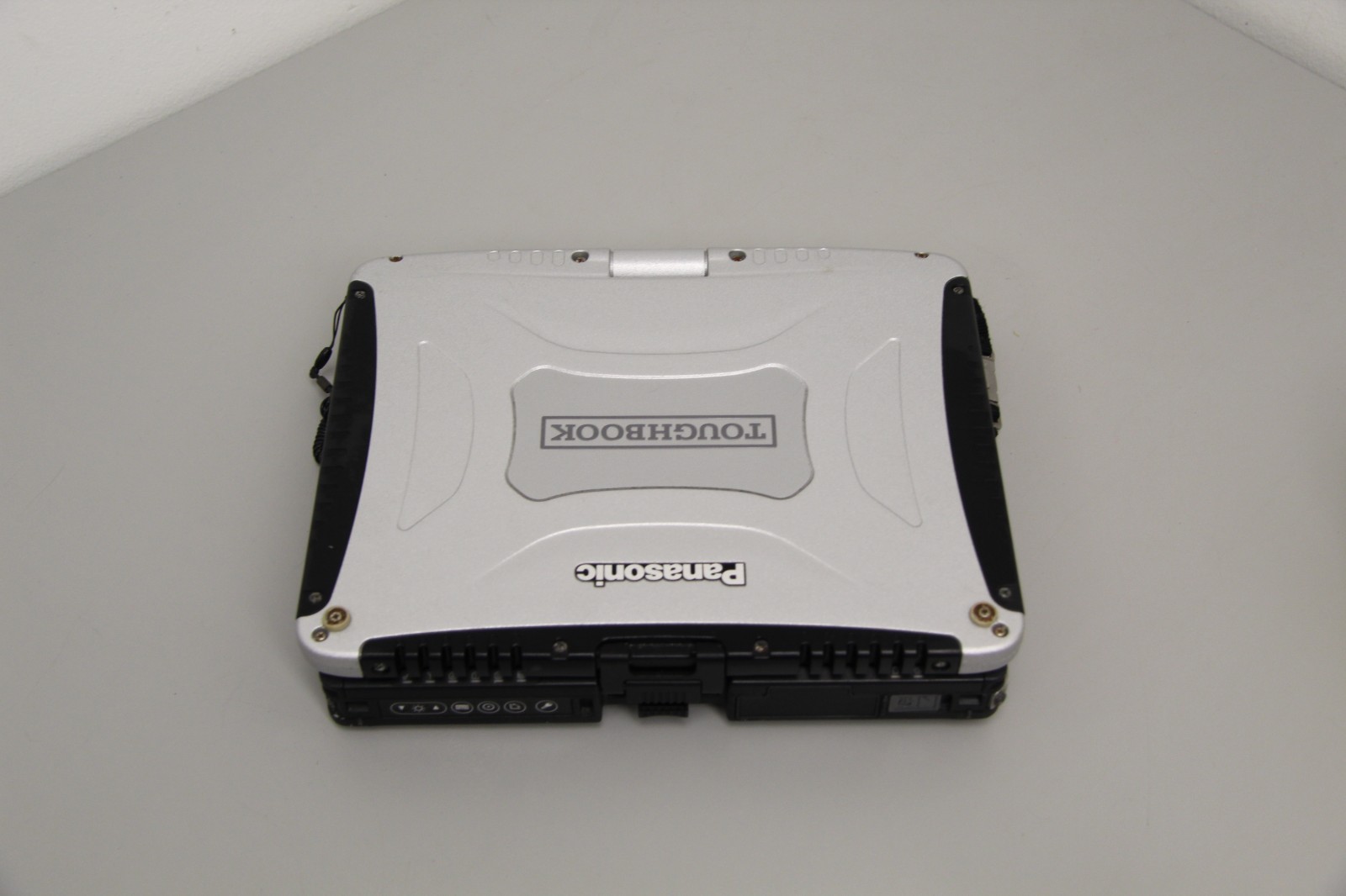 Panasonic Toughbook CF-19 Intel Core 2 Duo U9300 1.20GHz 2GB Ram No HDD/Supply