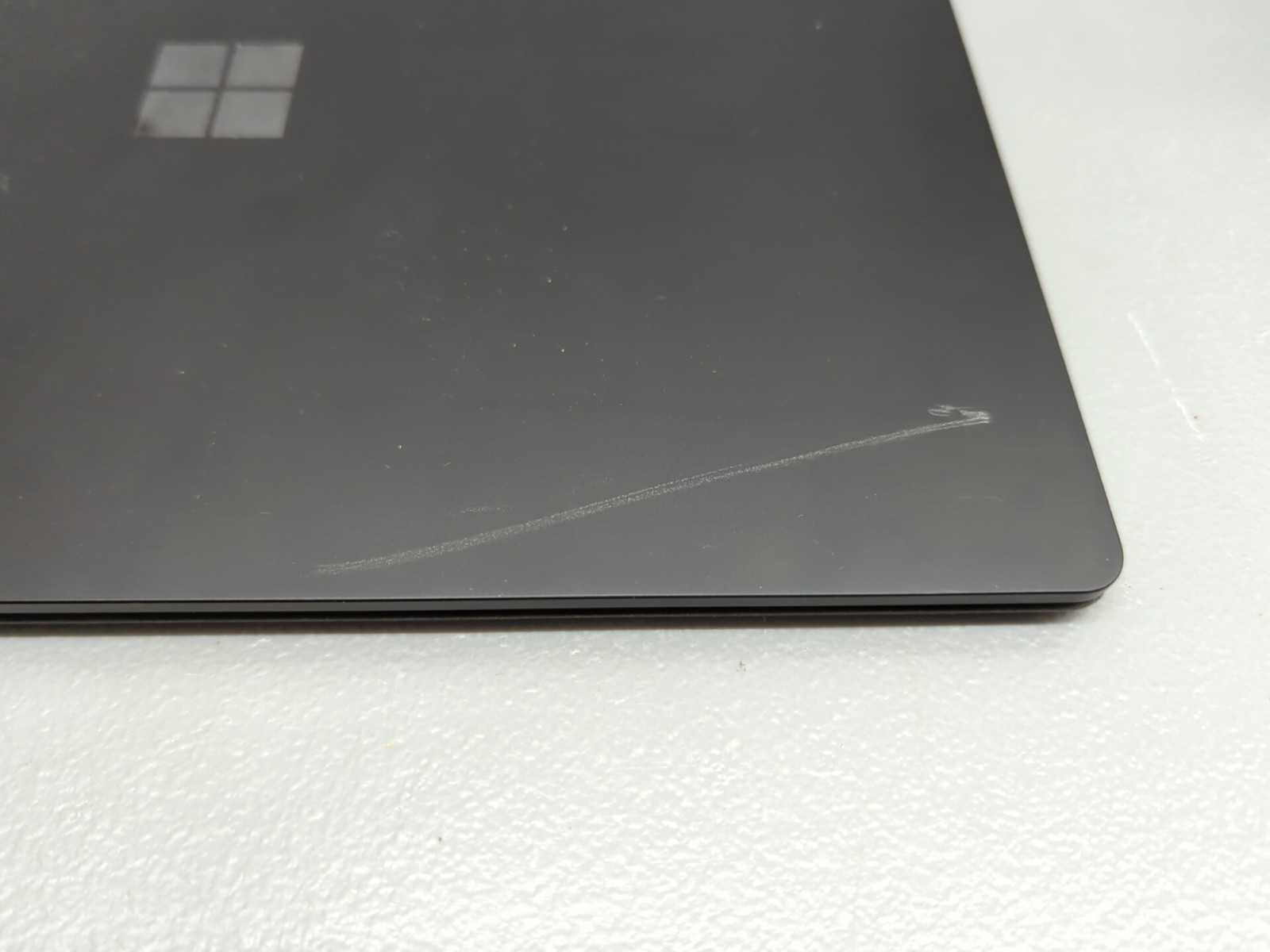 Microsoft Surface Laptop 2 13.5″ i7-8650U 16GB 512GB SSD Win11 Pro – Read