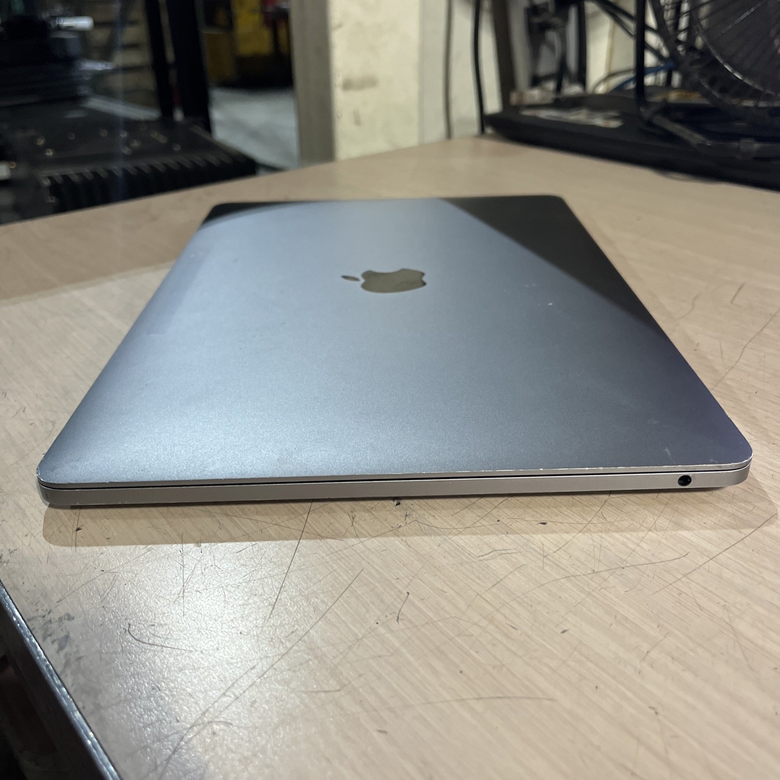APPLE MACBOOK PRO 13″ MID-2017 CORE I5-7360U 2.3GHZ 8GB RAM NO HD *