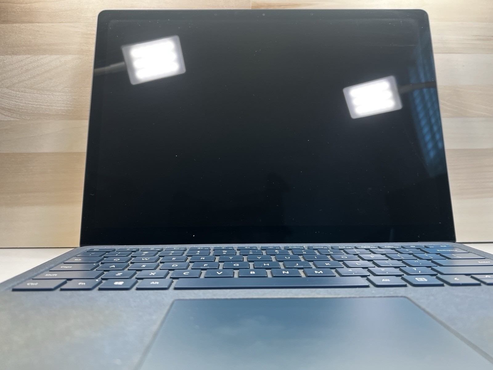 Microsoft Surface laptop 2 13.5″ (256GB, Intel Core i5 8th Gen. 1.60 GHz, 8 GB)