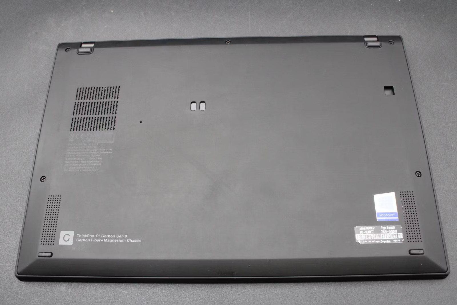 Lenovo ThinkPad X1 Carbon Gen 8 Used 13.9″ (i7-10610U-16GB-512GB NVMe)