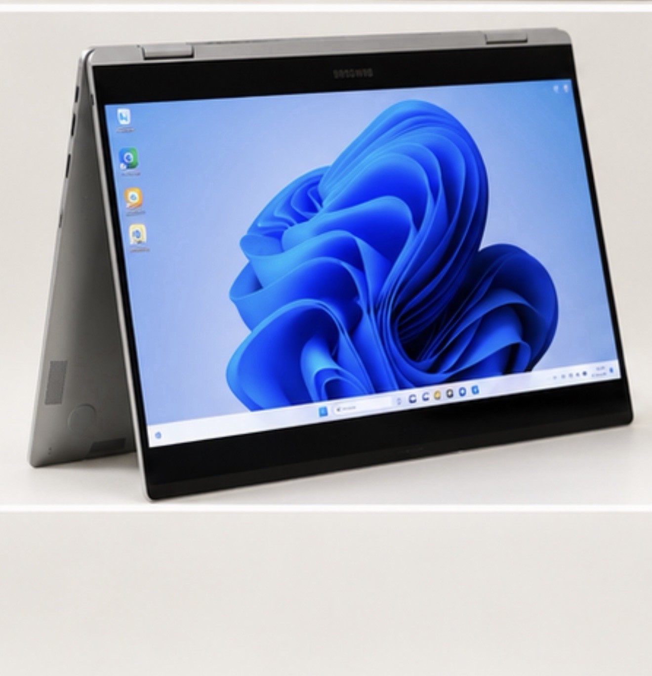 Samsung Galaxy Book 15.6″ 2-in-1 Touch i7 16GB 1TB SSD Windows 11 Silver