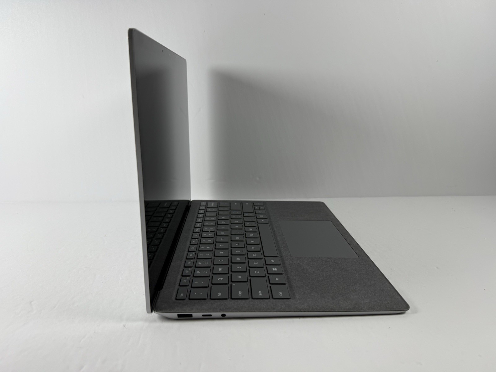 Microsoft Surface Laptop 5 13.5” 1950 Intel Core i7-1265U 16GB RAM 512GB NVME