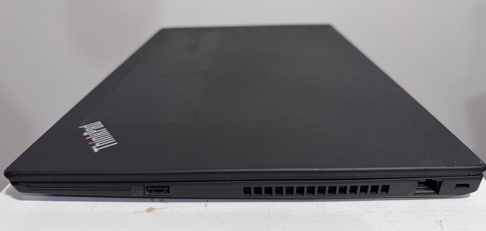 LENOVO ThinkPad T590 15.6″ NO SSD & OS | POWERS ON BUT DOES NOT DISPLAY