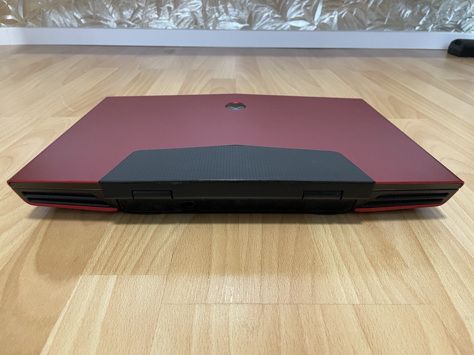 Alienware M17x R2 Nebula Red | 219h Runtime | 1200p | 77% Battery Health | MINT
