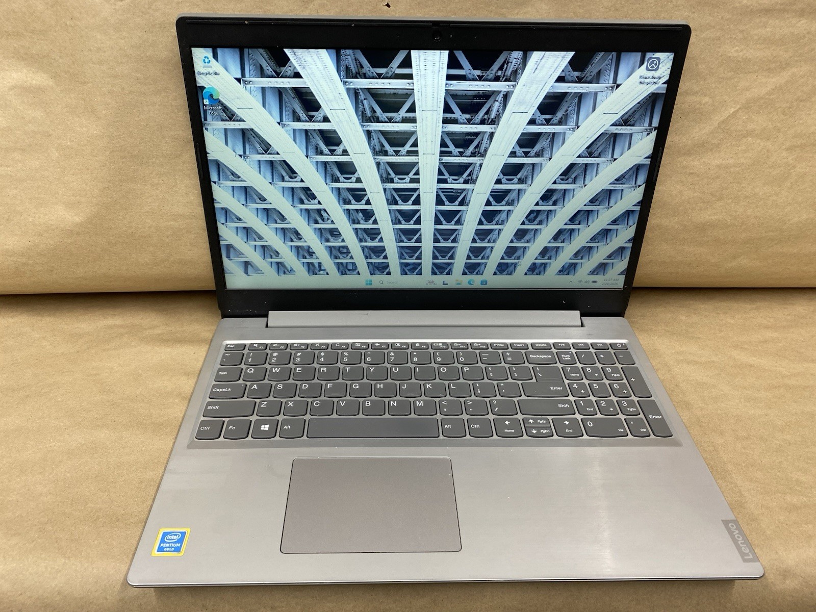 Lenovo 81LG – 15.5″ HD – CPU 5405U – 4GB – 256GB SSD – Win 11 Pro – READ