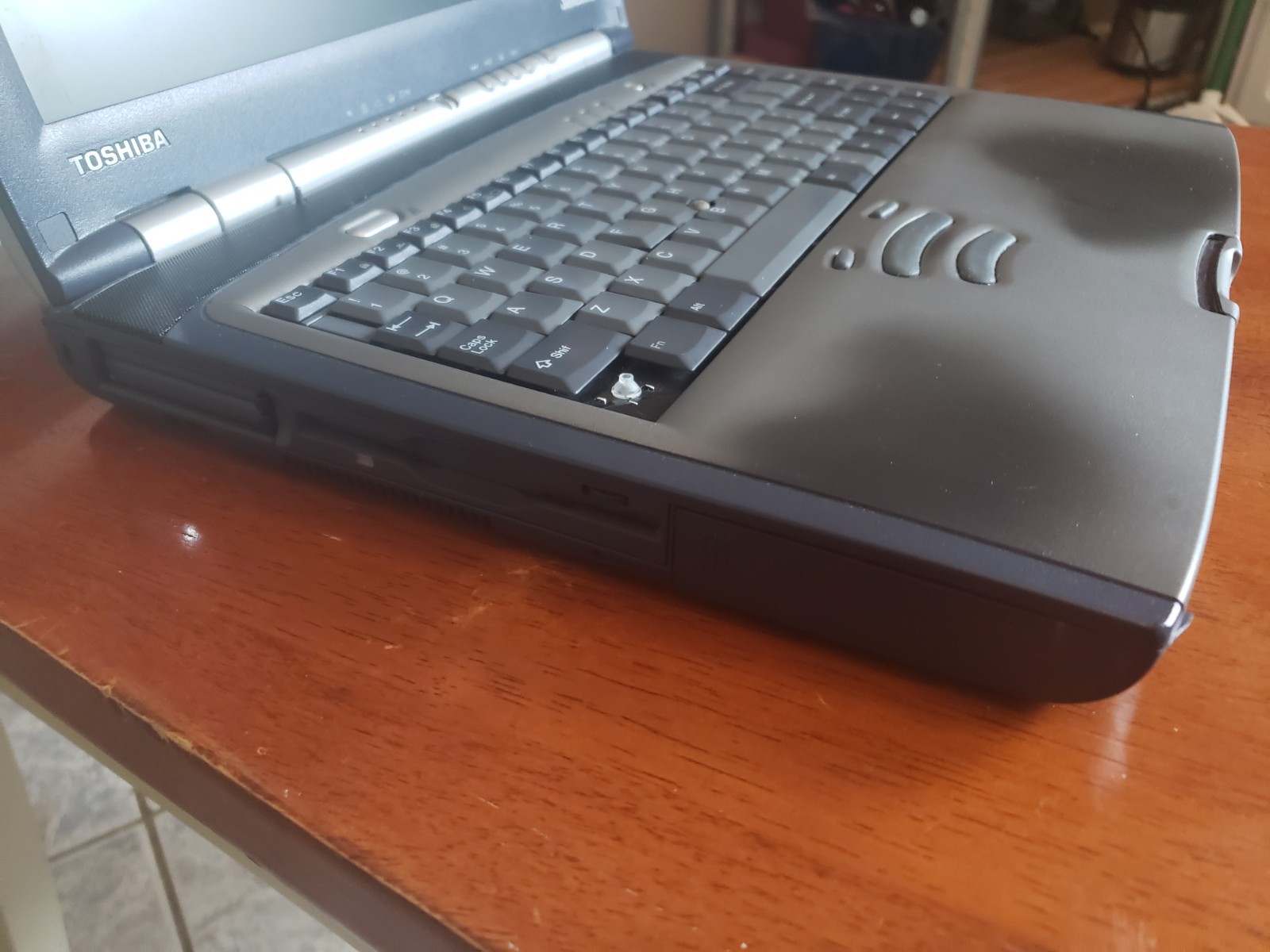 Rare Toshiba Satellite 2800-S202 Laptop Posts To Bios Good Batt P3 700mhz 128mb