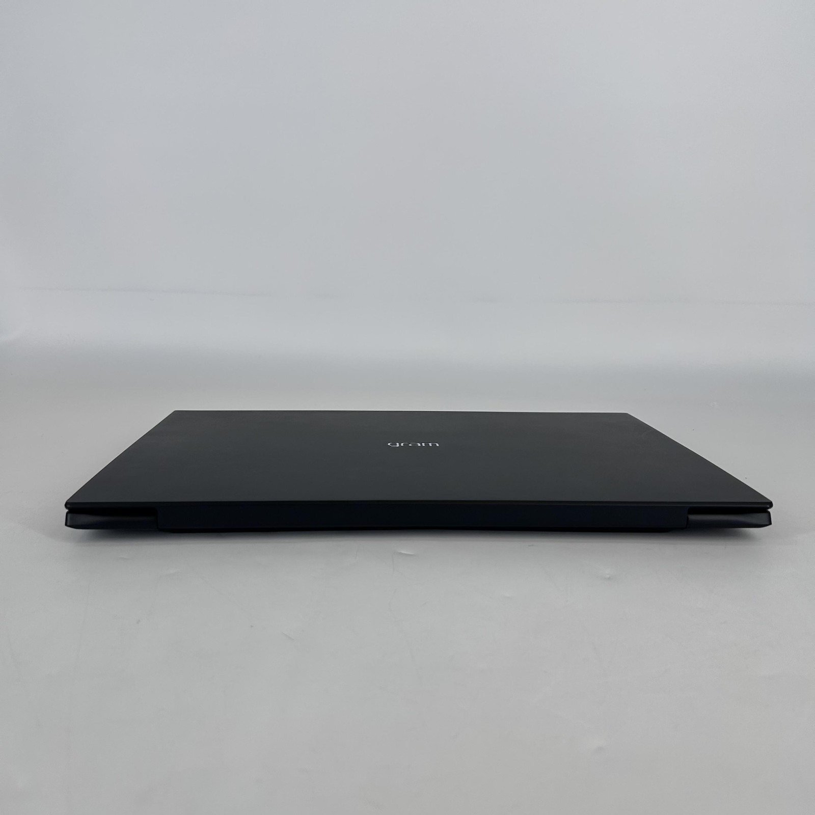 LG Gram 16 Black QHD+ 2.2 GHz i7-1360P 16GB 512GB SSD Very Good
