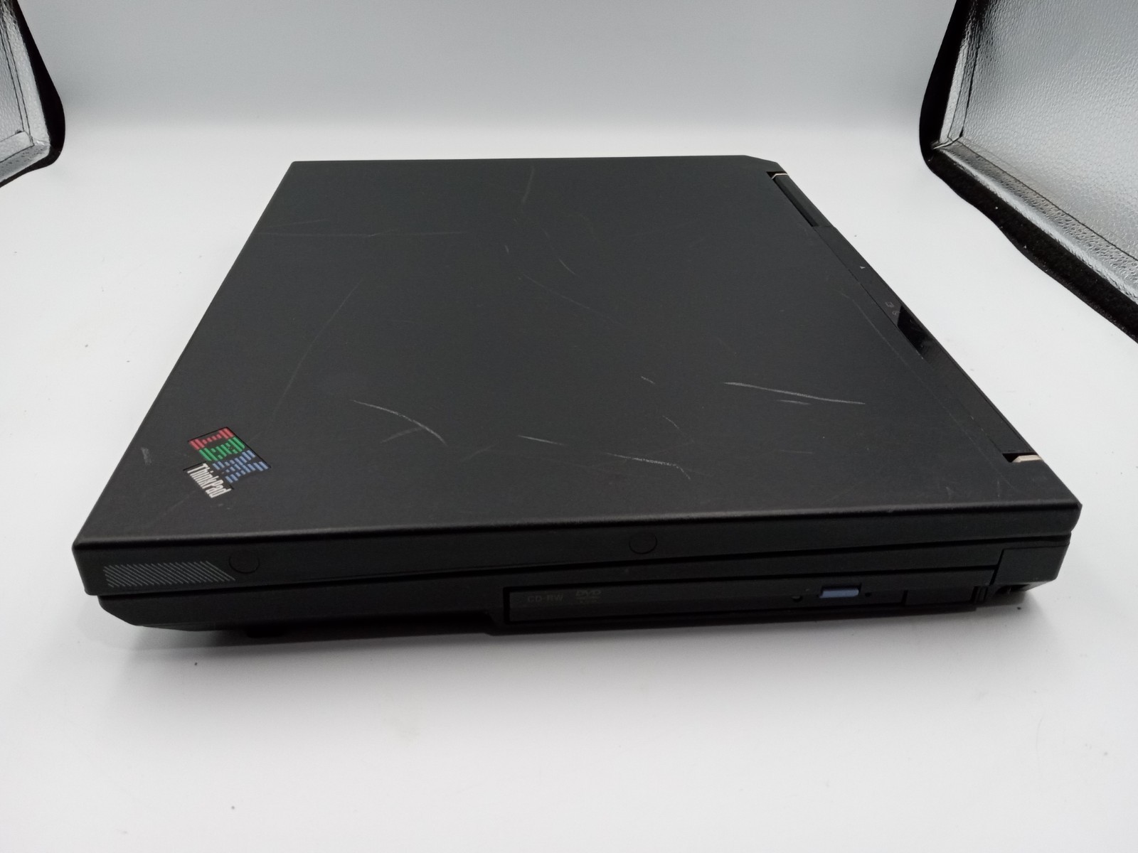 IBM ThinkPad R40 2897-93U 14.1″ Pentium M 1.4GHz 1.25GB RAM 60GB HDD WinXP -RR