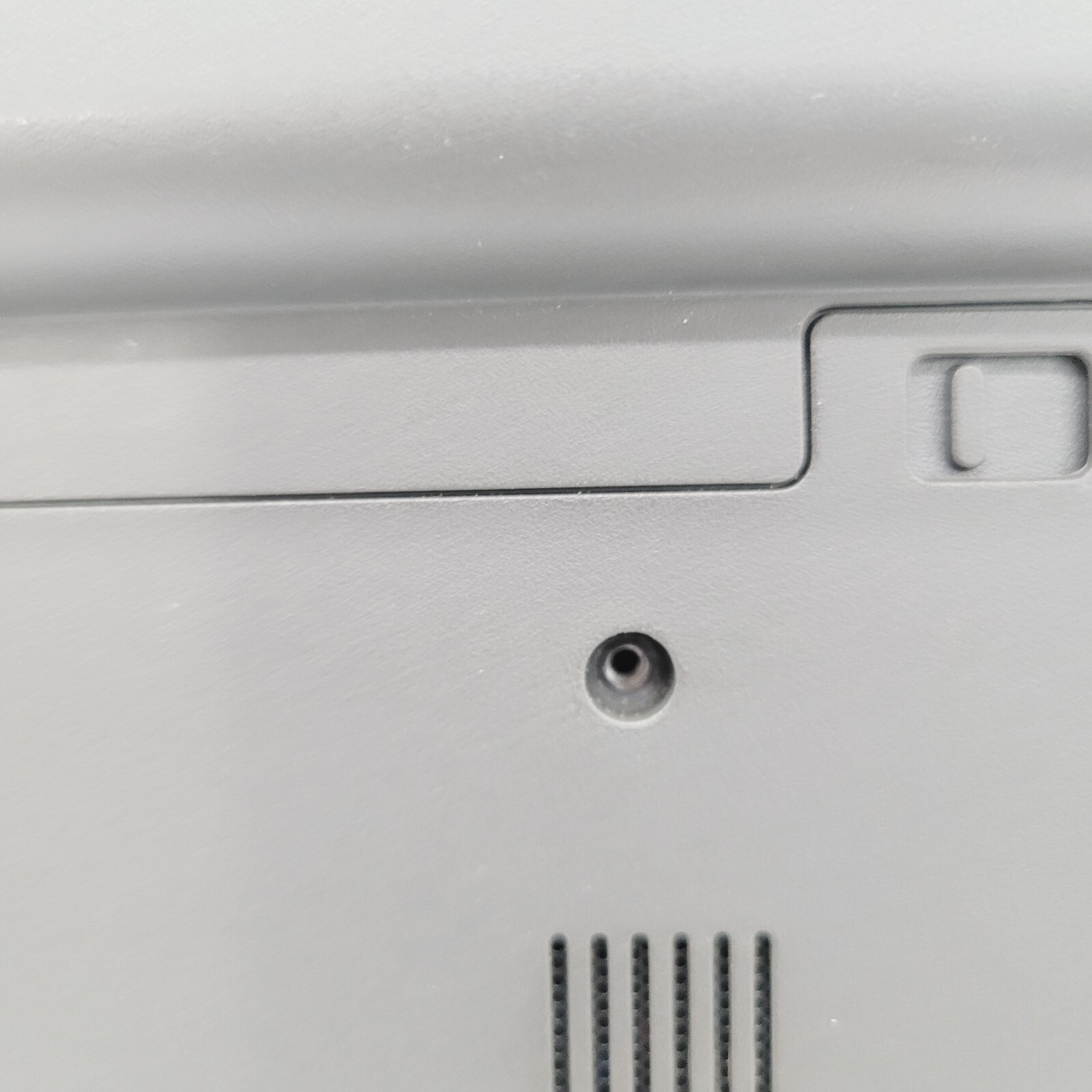 Dell Latitude 3340 Core i3 4005U 1.7GHz 4GB RAM No HDD 13″ – ***Boot to Bios