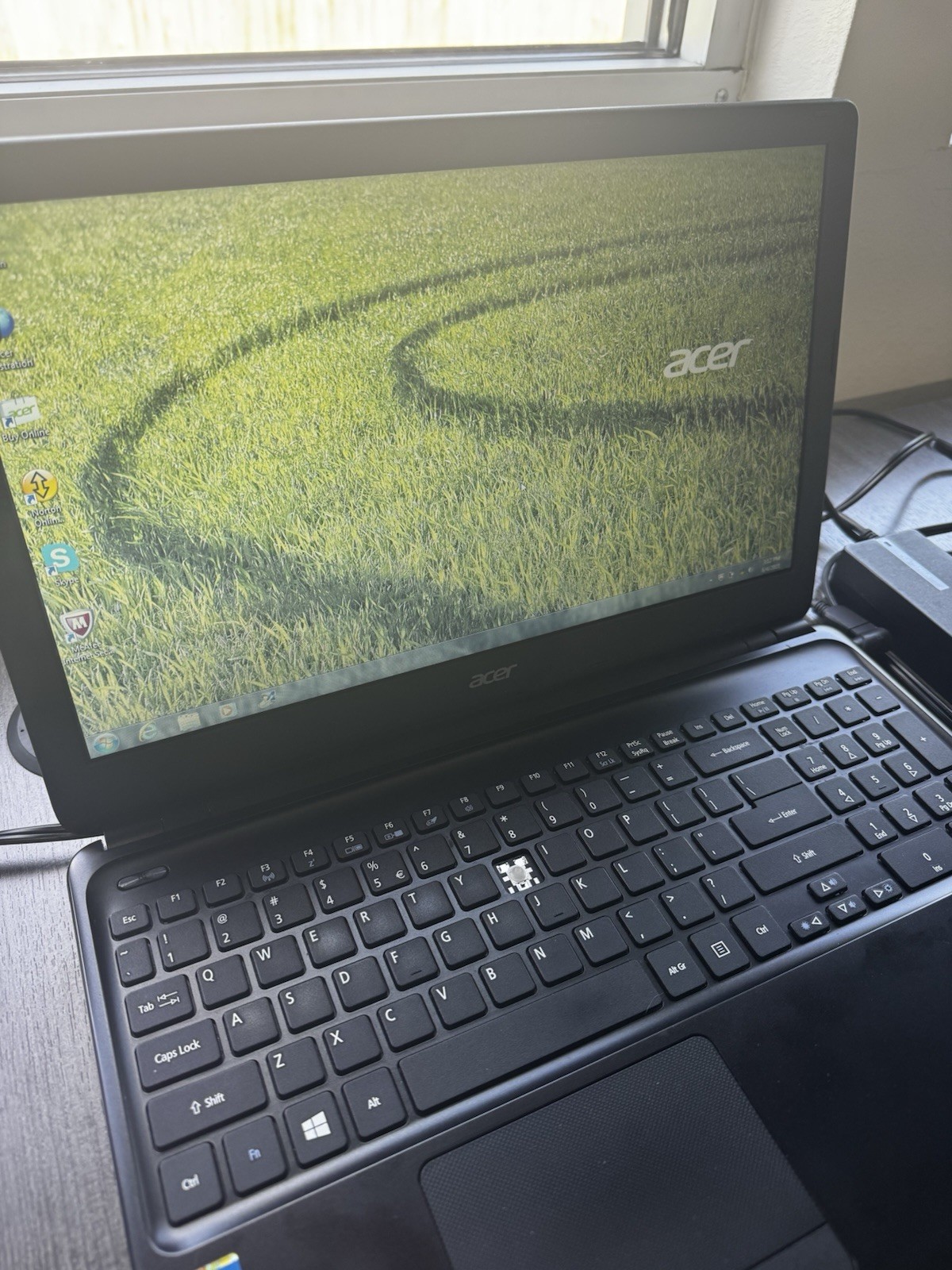 Acer Aspire E1-572 15,6″ I3-4010U 4GB 500GB 1.7 CPU Works Bad Keyboard