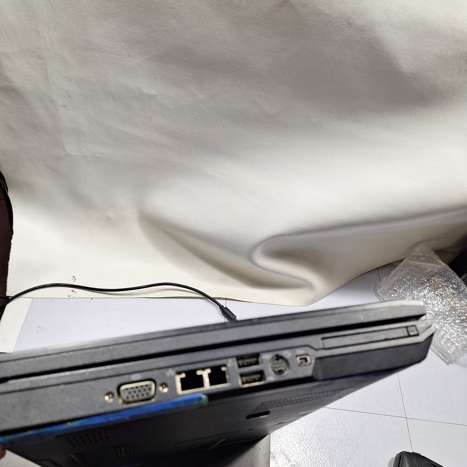 Dell Latitude E5400 14.1″ Intel Core 2 Duo T7250 @ 2.00Ghz 1GB Ram No HDD No OS