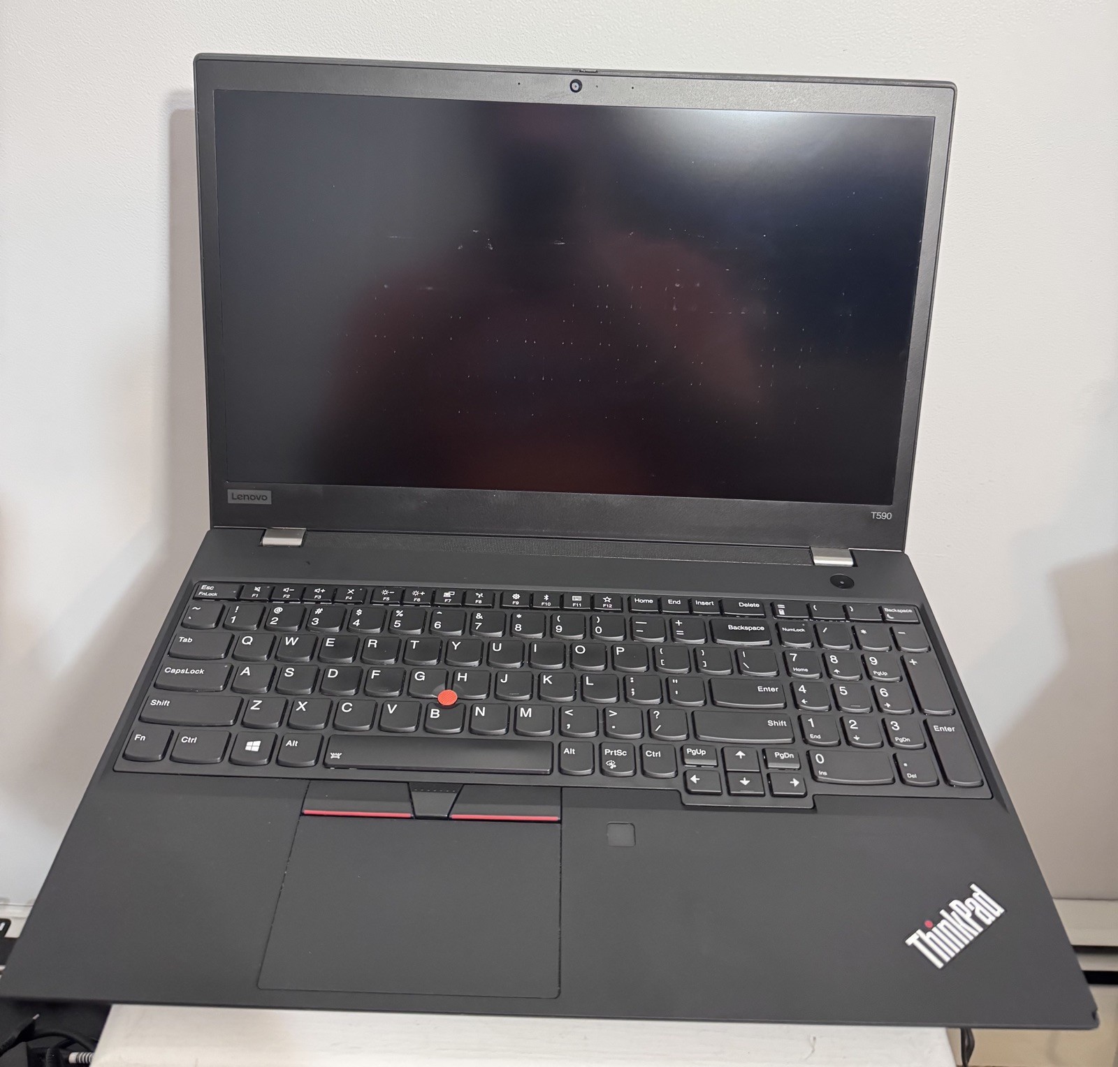 LENOVO ThinkPad T590 15.6″ NO SSD & OS | POWERS ON BUT DOES NOT DISPLAY