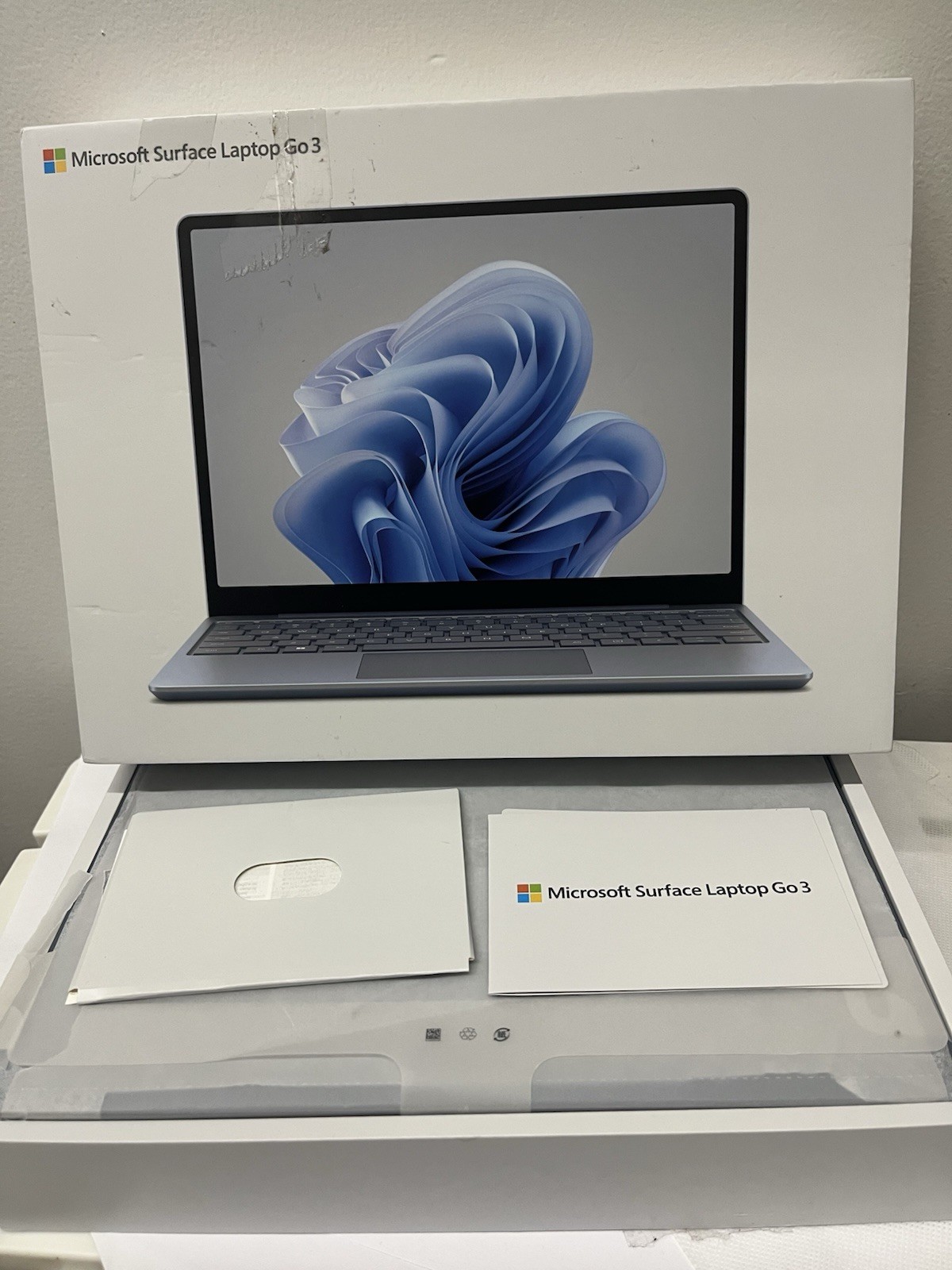 Microsoft Surface Laptop Go 3 12.4″ Intel Core I5, 8GB RAM, 128GB SSD Ice Blue