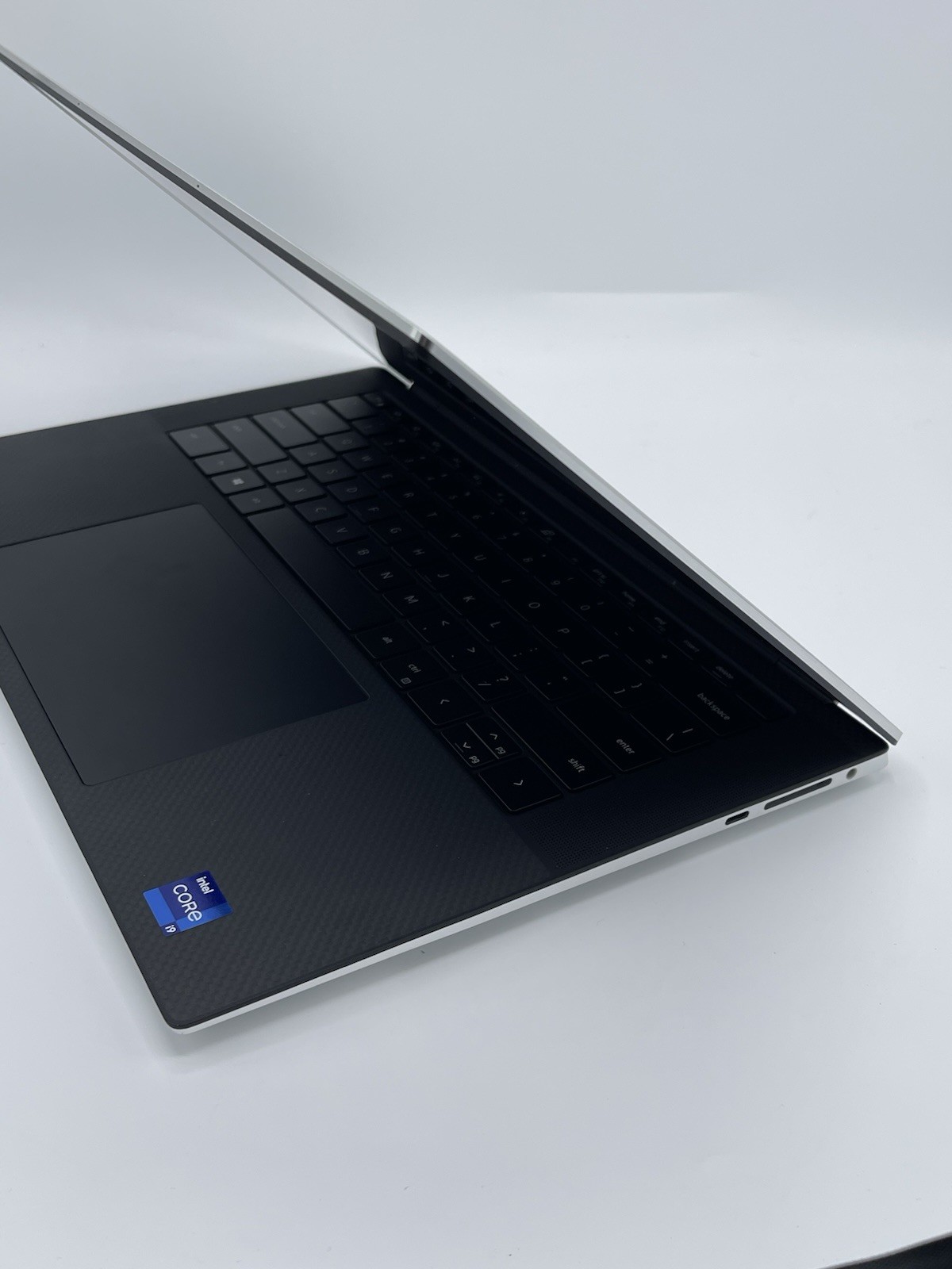 Dell XPS 15 9510 Intel i9-11900H 32GB RAM 1TB SSD Win11 RTX 3050 Ti