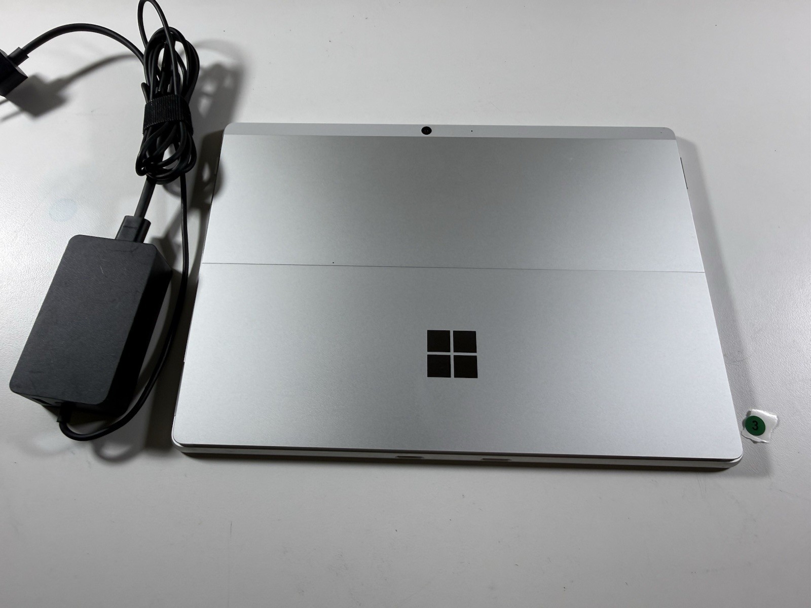 Microsoft Surface Pro 8 (1982) i5-1145G7 – 16GB RAM – 256GB 120Hz – Win 11 Pro