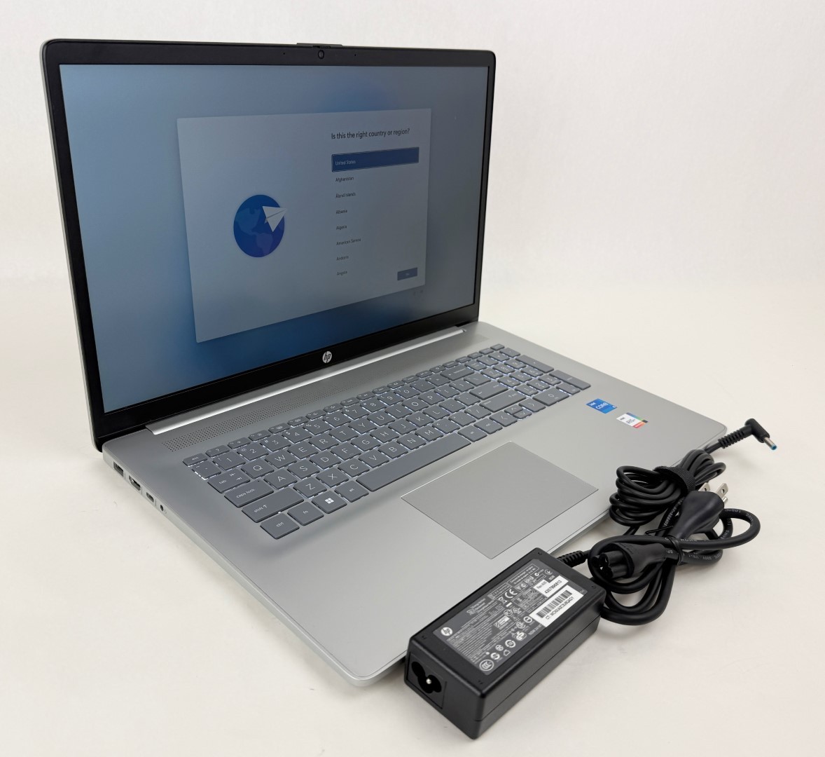 HP 17-cn3053cl 17.3″ FHD 1920×1080 i5-1335U 12GB 512GB SSD W11H Laptop