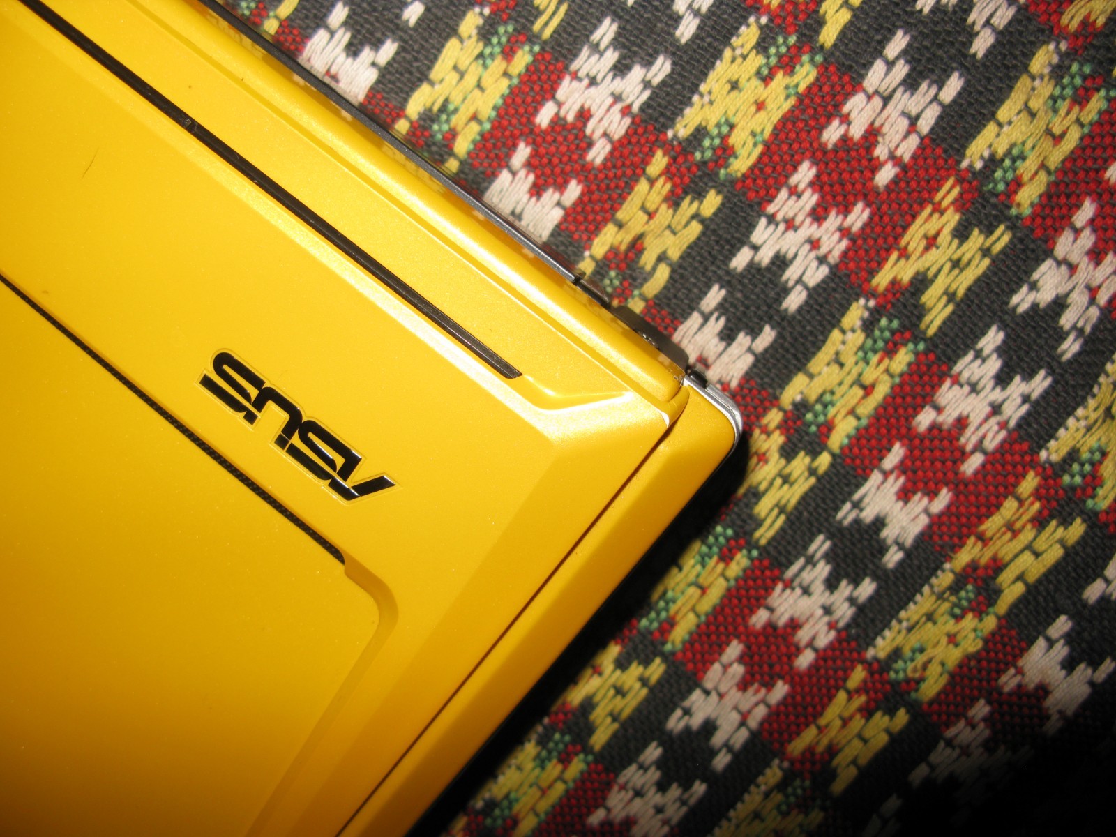 Asus Lamborghini VX1 notebook golden edition