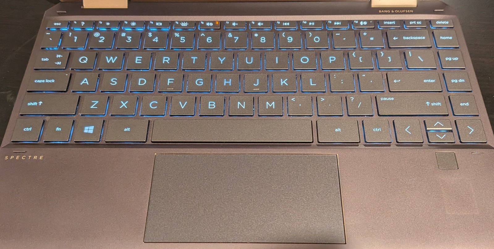HP Spectre x360 13-aw2003dx 13.3″ 4K OLED, Intel i5 11th, 512 GB SSD, 8GB ram