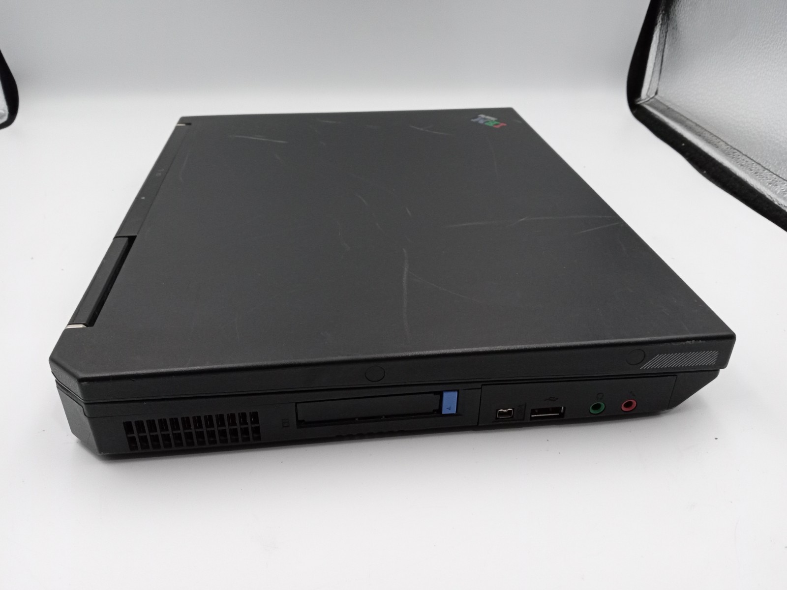 IBM ThinkPad R40 2897-93U 14.1″ Pentium M 1.4GHz 1.25GB RAM 60GB HDD WinXP -RR