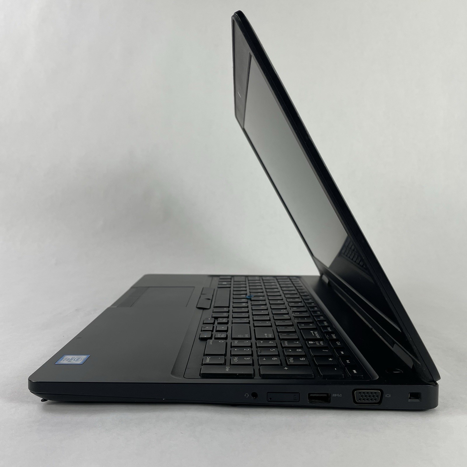Dell Latitude 5580 15.6″ i5-7300U 2.60 GHz 8 GB RAM No SSD/OS/Batt – Bad Corner