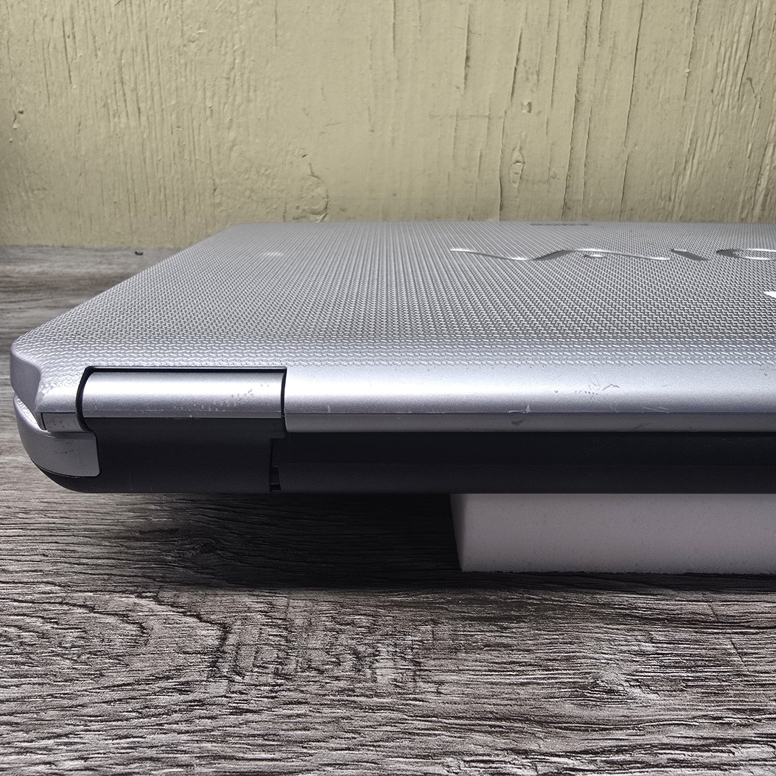 Sony VAIO Notebook PC VGN-NS110E 15.4 AMD Athlon 64 X2 2GB No Charger