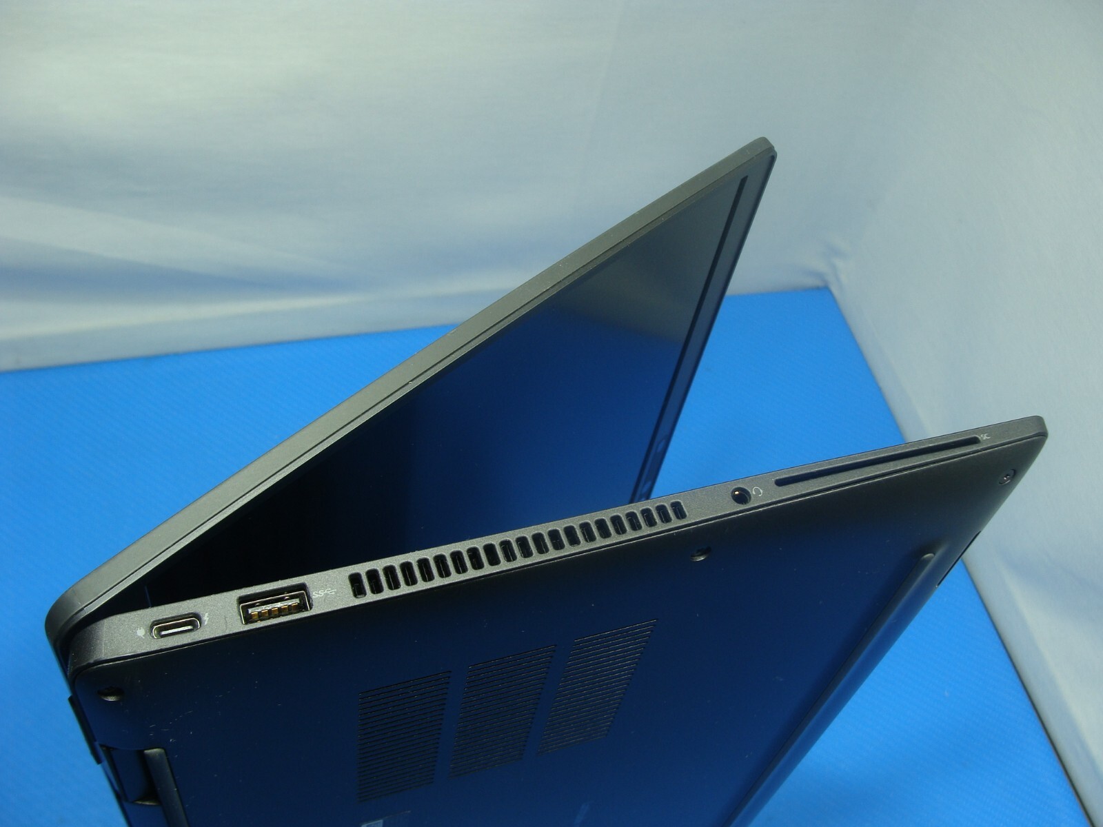 Dell Latitude 7520 15.6″ FHD Intel i7-1185G7 3GHz 16GB 256GB +Charger Win 10 Pro