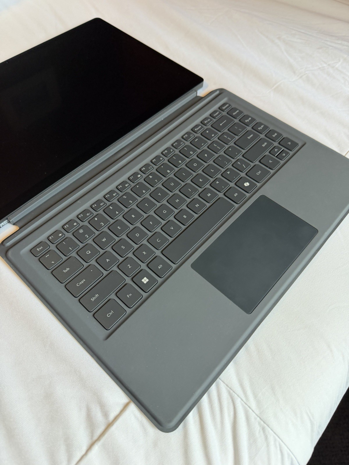 Minisforum V3 14″ 165Hz Tablet Computer (Ryzen 7 8840u, 32GB RAM, 1TB SSD)
