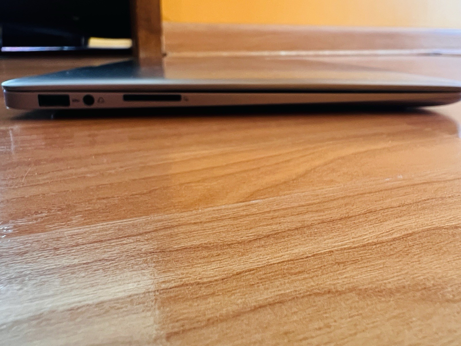 Asus Zen book UX330U I5 8th UHD Graphics,8G,256G SSD,Win11 Pro, 13.3” AN1
