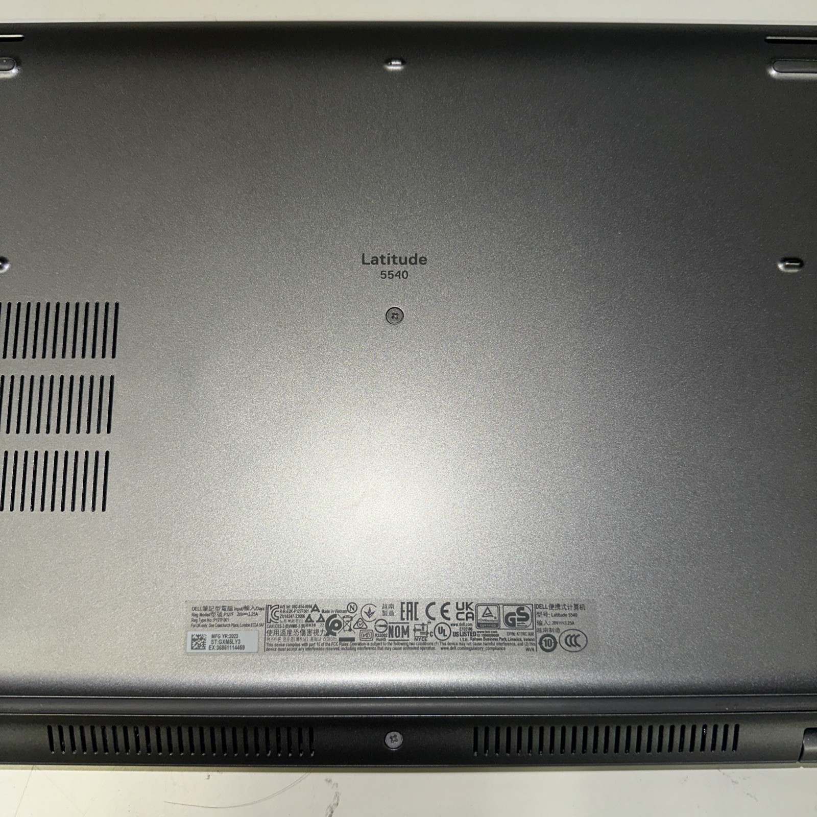 Dell Latitude 5540 15.6″ i7-1365U 16GB DDR4 256GB SSD Windows 11 Home in Gray