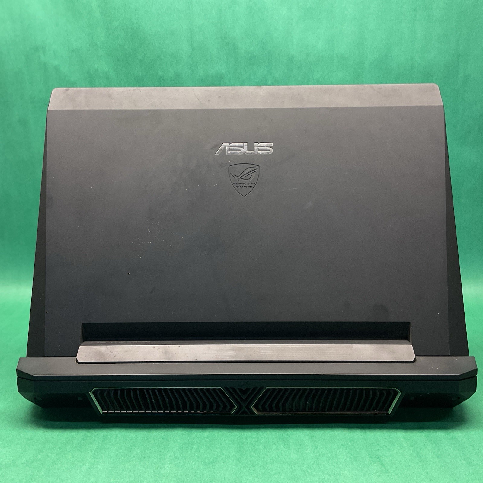 ASUS ROG G74SX 17.3″ Gaming Laptop – Powers On – NO HARD DRIVE- Untested