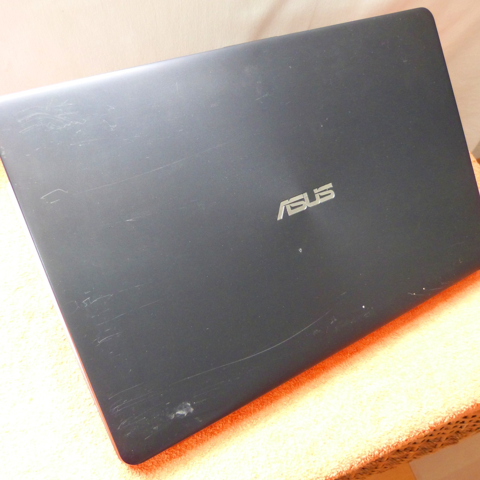 Asus F705 Vivobook UltraBook 17″ l SSD Windows 11 l Harman SOUND INTEL GOLD