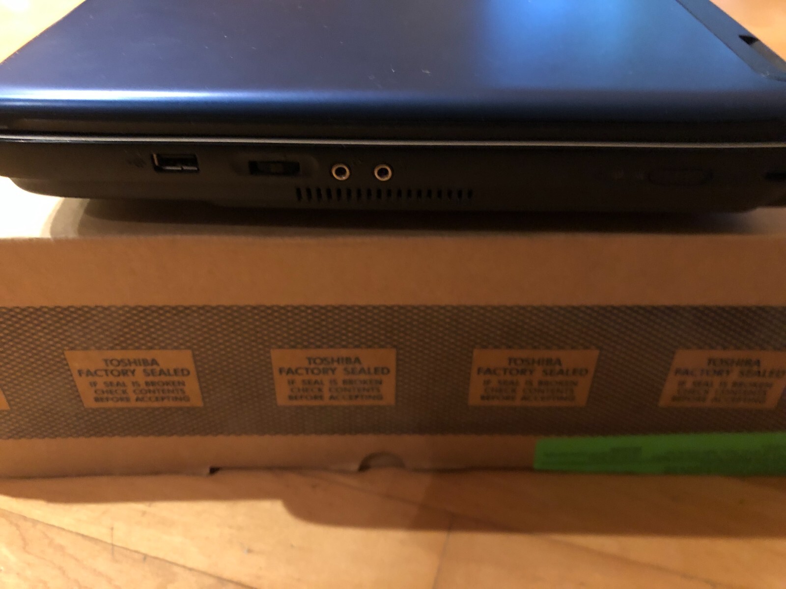 Toshiba Satellite A75-S125 laptop with Cisco-Linksys SRX400 wireless-G adapter