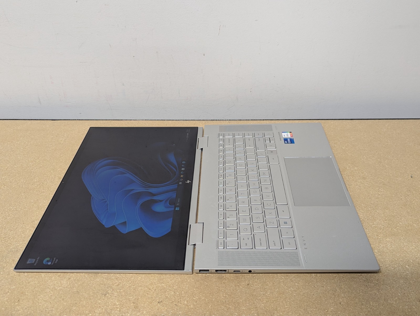 HP 15-es2072cl x360 2-in-1 Convertible 15 FHD Touchscreen i7-1260P 16GB 512GB SS