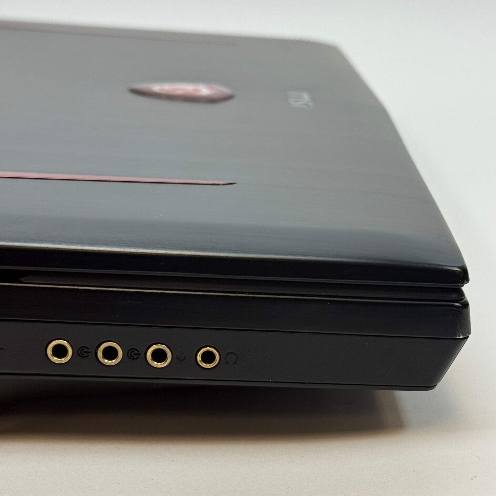 MSI Titan GT75 8RF 17.3″ i7-8850H 2.6GHz 64GB 256GB GTX 1080 Bent USB Read