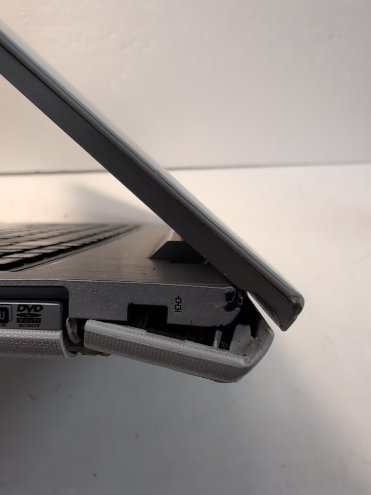 🔥 (AS IS, HINGE ISSUE) Lenovo Z50-70 15.6″ LAPTOP i7-4510U /4GB RAM/NO SSD –