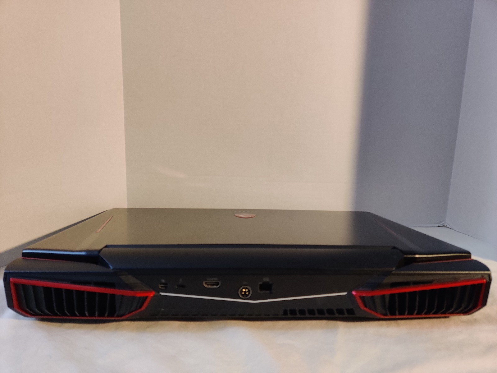 MSI Titan GT83VR 6RF Laptop i7-6920HQ 32GB GTX 1080 1TB SLI Gaming