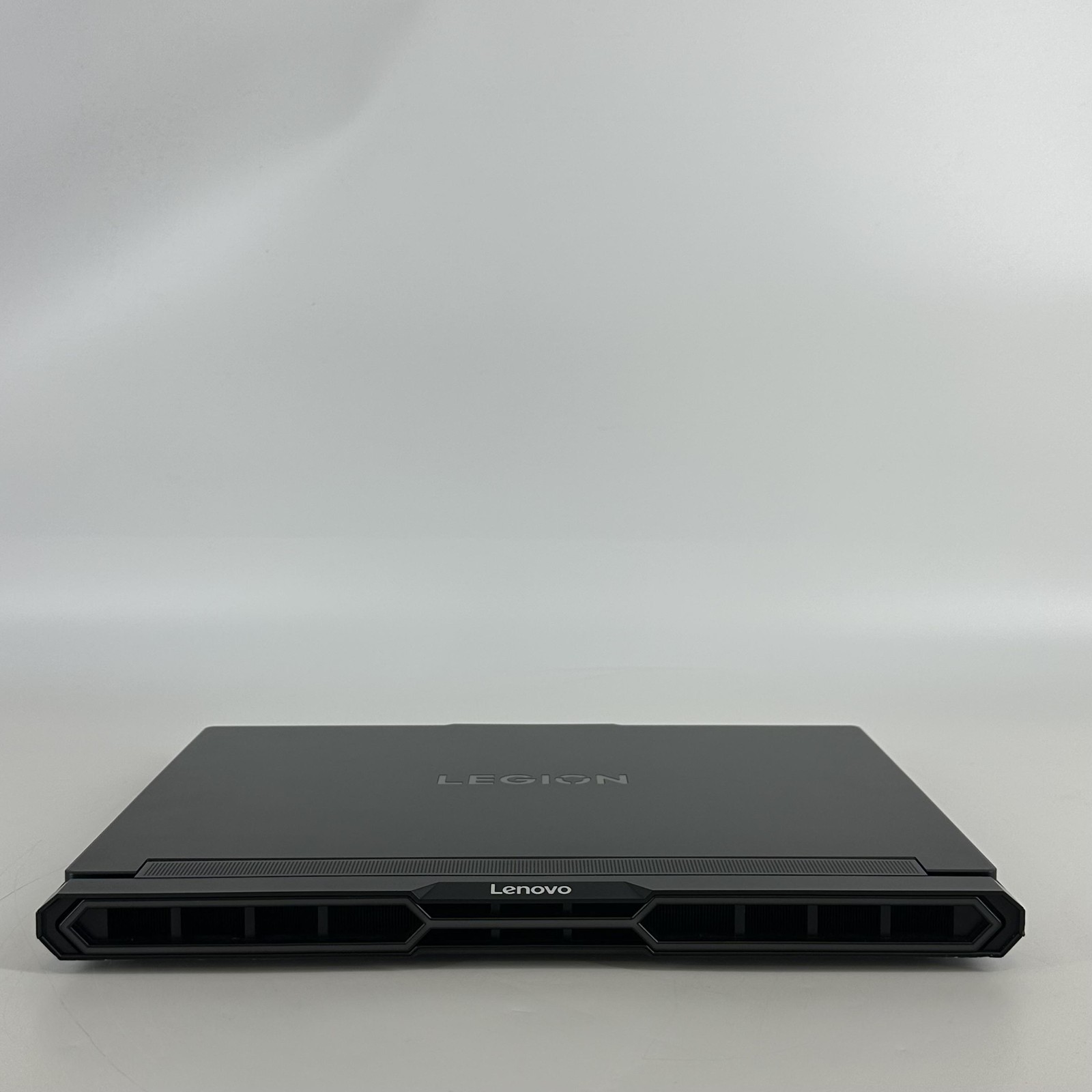 Lenovo Legion Pro 7i 16 QHD+ Ultra 9 275HX 32GB 1TB/1TB RTX 5080 – Split Frame
