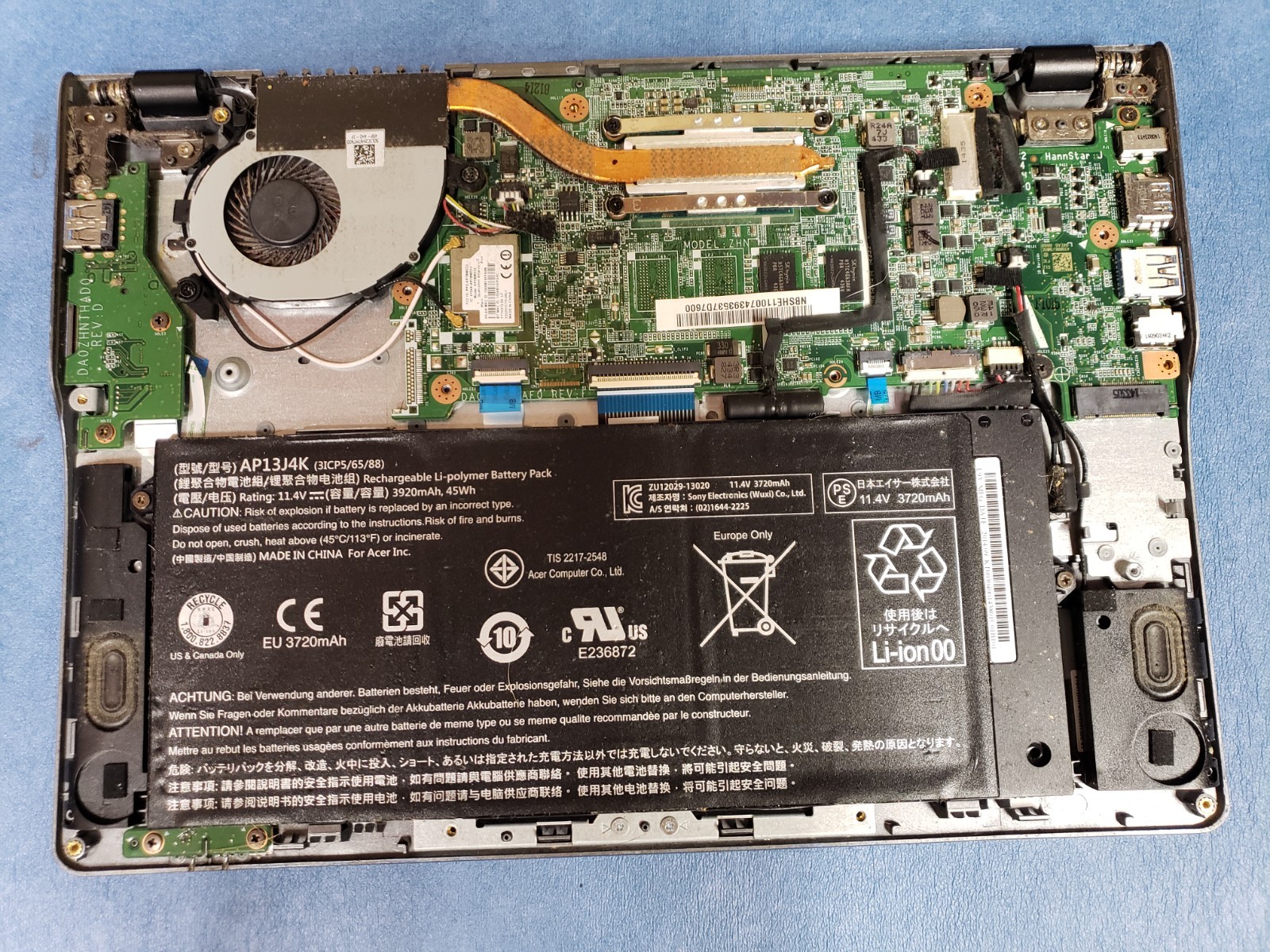Acer Chromebook C720 Series Model ZHN, HDMI, USB, SD, audio damaged for parts