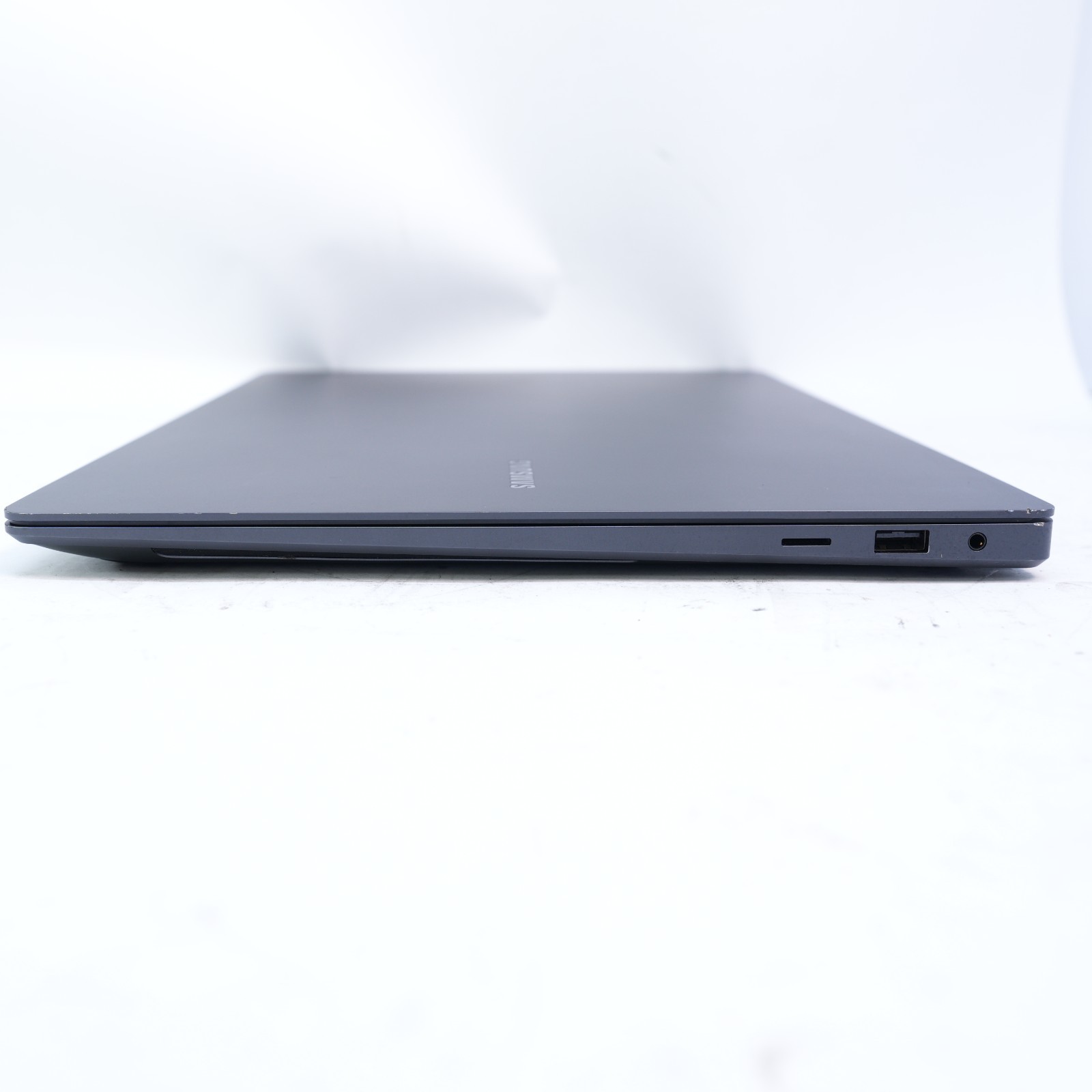 Samsung Galaxy Book3 Ultra 16″ 3K i7-13700H | 16GB | 1TB SSD | RTX4050 T12-C8
