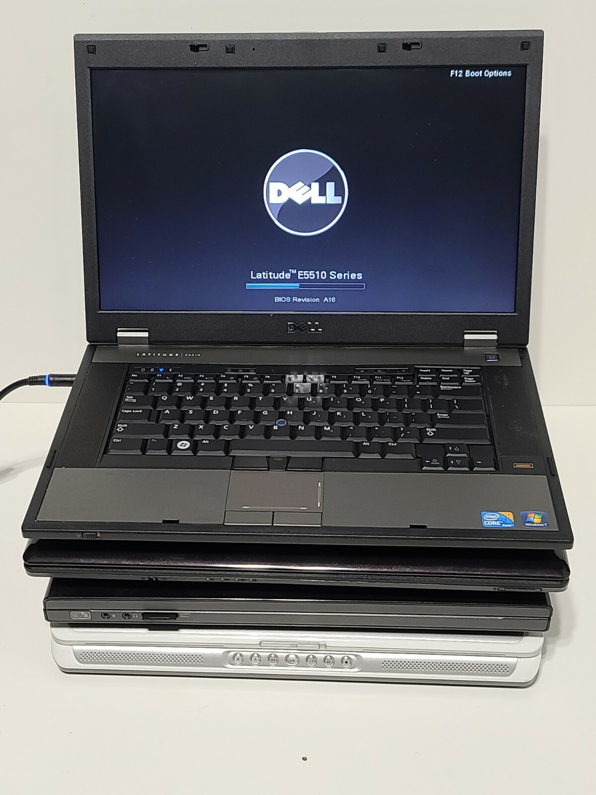 For Sale 1Lot Of 4Laptop Computers 1Dell Latitude E5510 i3 1dell Vostro 1510 1Le