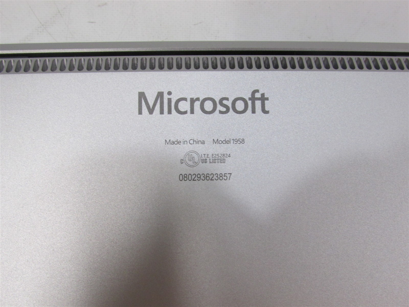 Microsoft Surface Laptop 4 1958 Ryzen 5 2.2GHz 8GB RAM 256GB 13.5″ Win 11 Home