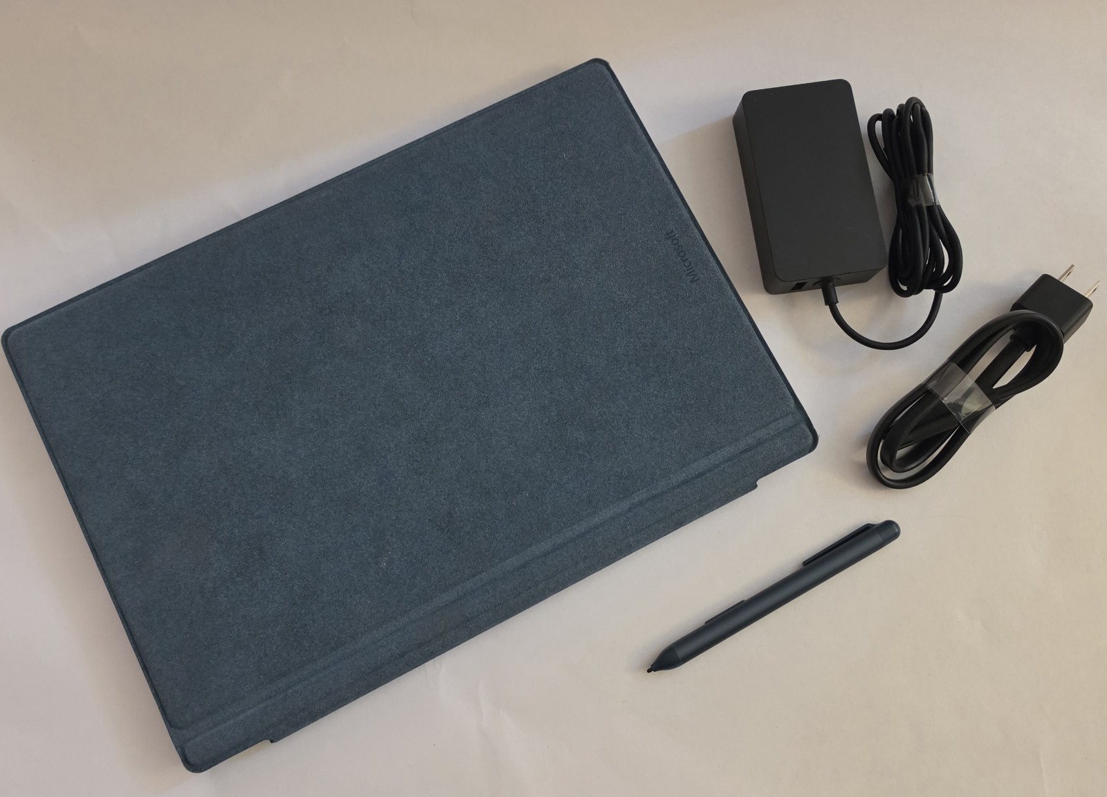 Microsoft Surface Pro 5th Gen 1796, Core i5-7300U, 8GB RAM, 128GB SSD + MS Pen!