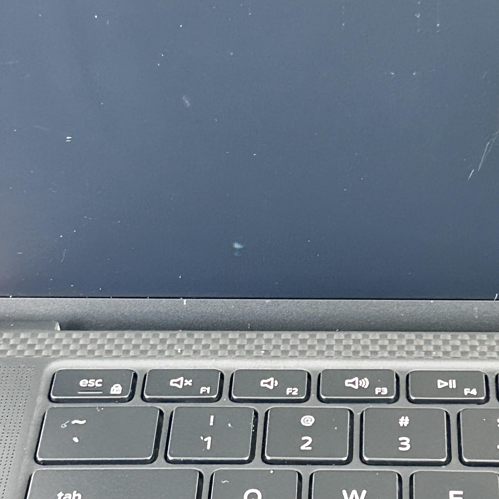 Dell XPS 15 9530 FHD+ 2.4 GHz i7-13700H 32GB 1TB SSD Arc A370M – WHITE SPOTS